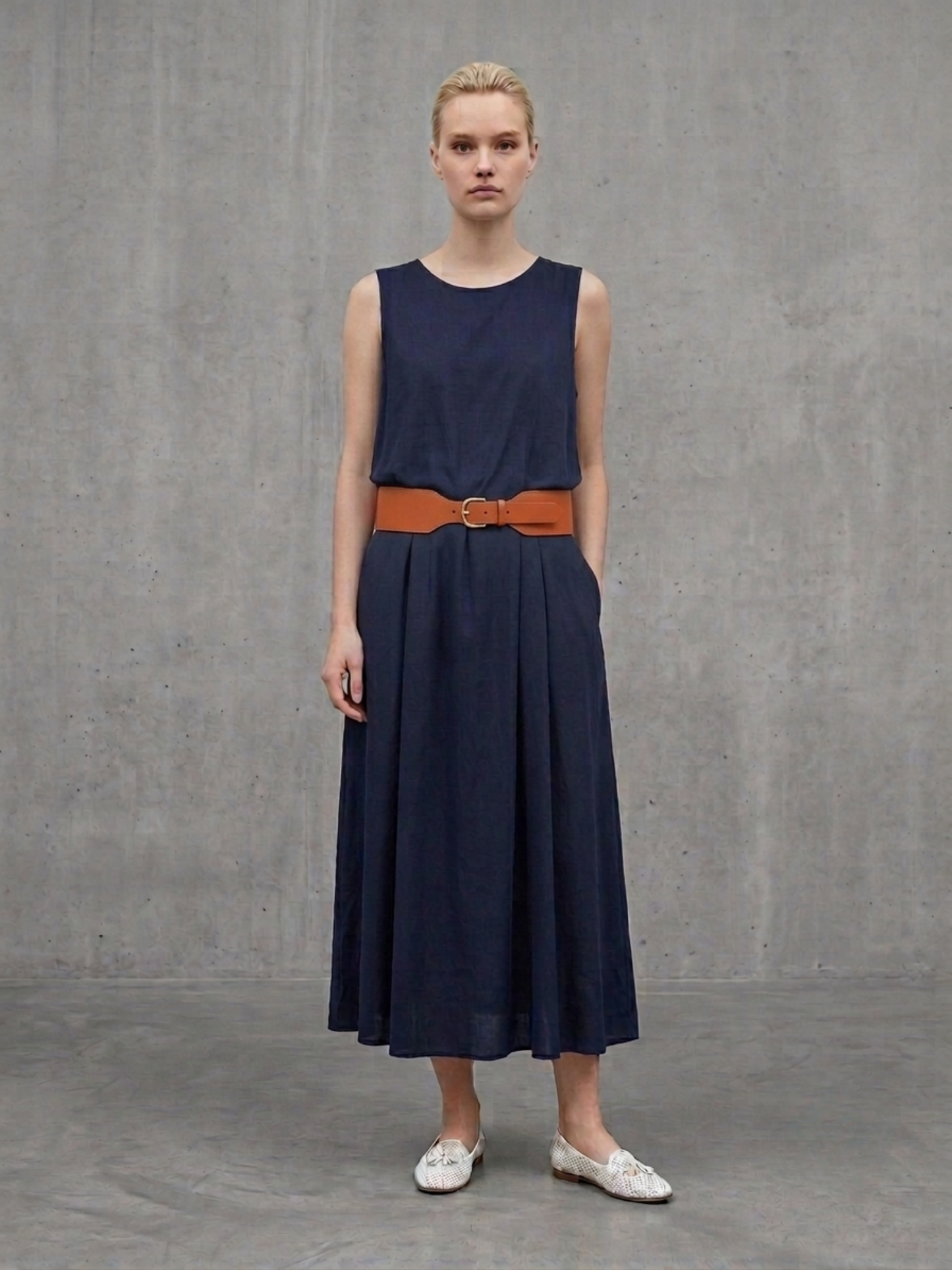 Long flared dress with wide straps - Navy blue