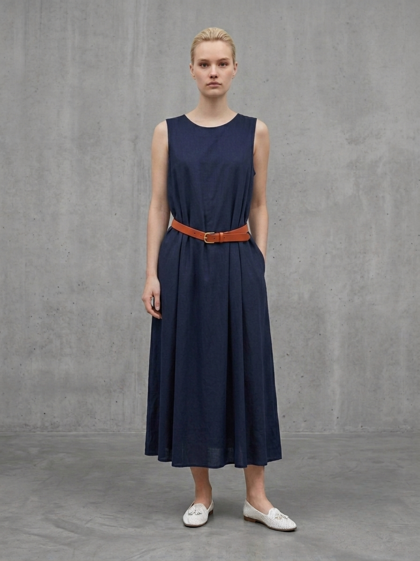 Long flared dress with wide straps - Navy blue