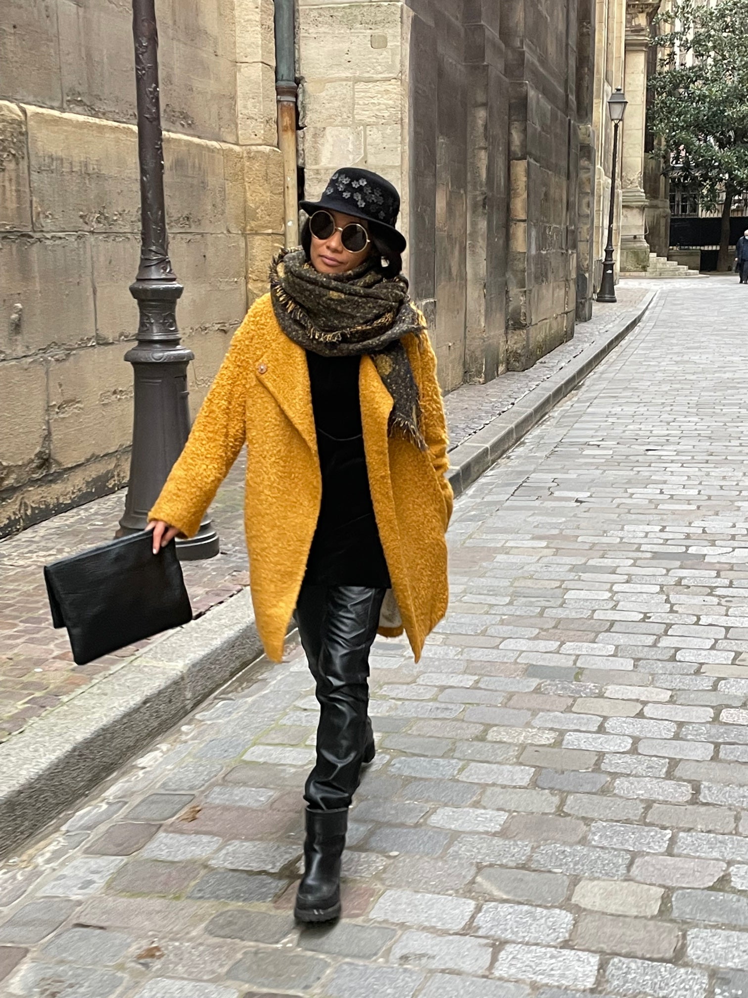 Manteau Moutarde poches lat rales en laine boucl e Belles de